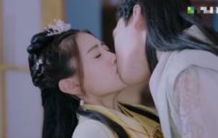 Người xưa hôn nhau có khó chịu không? Không có kem đánh răng chẳng phải răng sẽ đầy ố vàng và hơi thở có mùi sao?