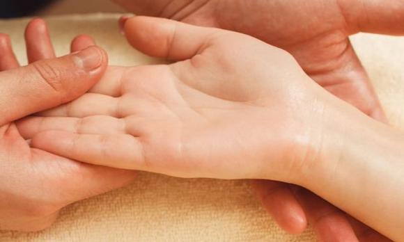 Người xưa nói: 'Ai có hình tam giác ở tay sẽ giàu tới chín mươi chín tuổi', hình tam giác này nằm ở đâu trên tay?