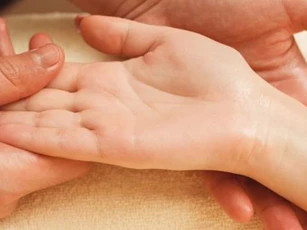 Người xưa nói: 'Ai có hình tam giác ở tay sẽ giàu tới chín mươi chín tuổi', hình tam giác này nằm ở đâu trên tay?