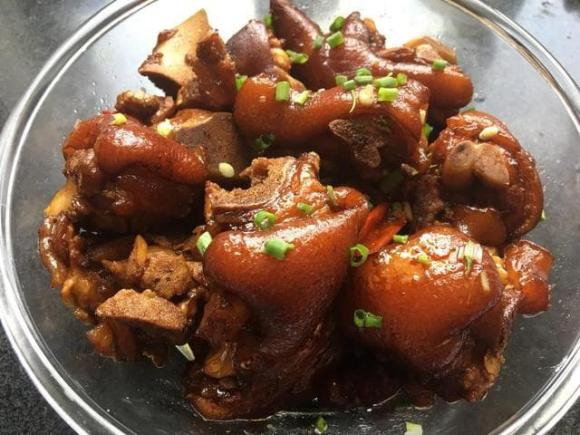 Khi mua chân giò lợn, đừng chỉ chọn những con to, lão hàng thịt tiết lộ: Hãy nhớ điều này và chọn đúng nhé