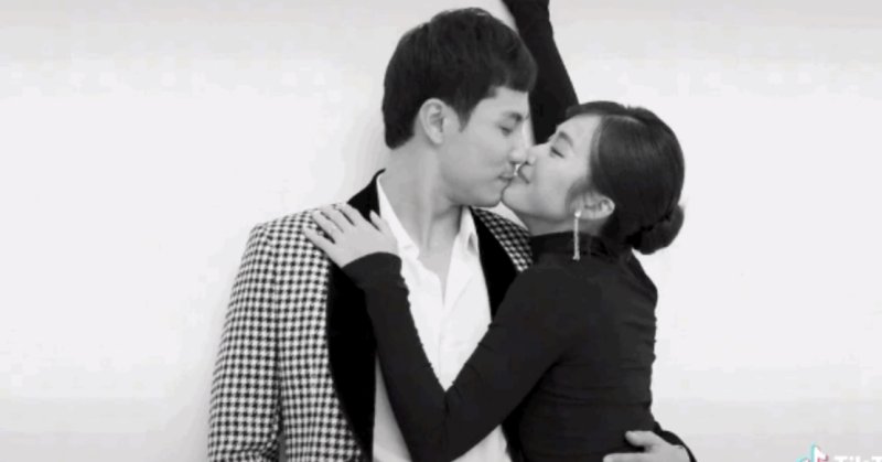 Khả Ngân tuyên bố “không phải bạn bè” với Thanh Sơn, loạt hình ảnh ôm hôn ngọt như mật được khui lại