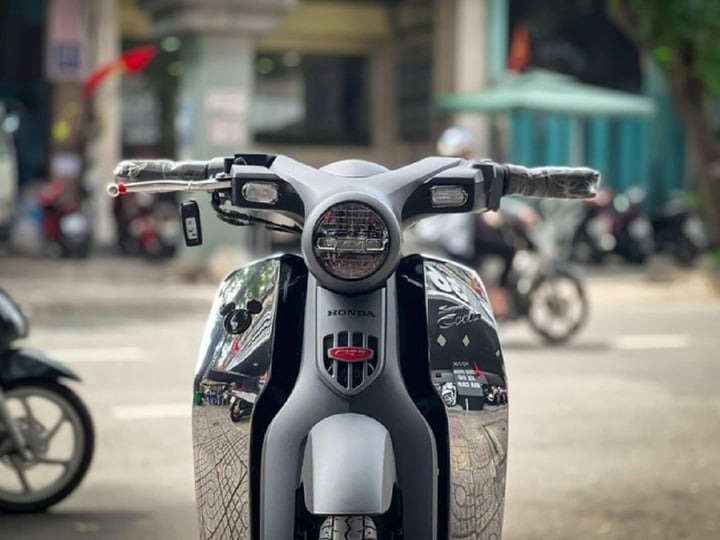 Honda Super Cub C125 phiên bản đặc biệt có giá cao hơn một chiếc SH 350i mới tại Việt Nam