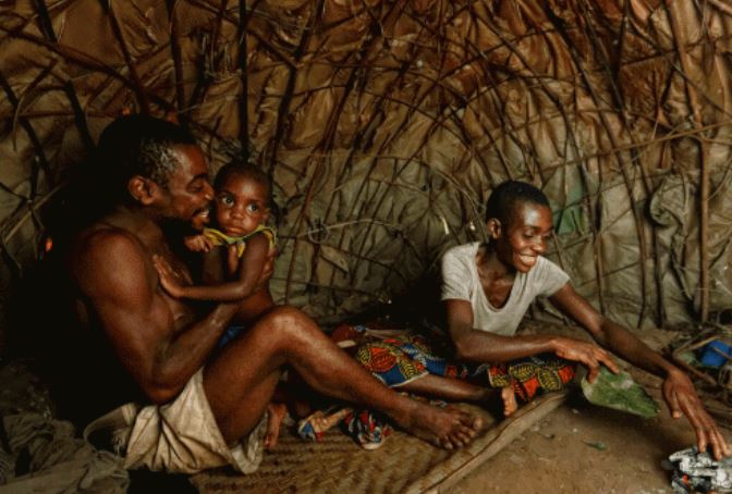 Bộ tộc 'người lùn' ở châu Phi đủ trưởng thành để kết hôn và sinh con khi 8 tuổi nhưng nghi lễ đón tuổi mới rất đặc biệt