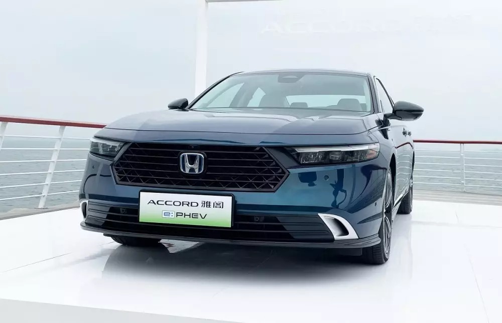Honda Accord 2025 phiên bản máy xăng sắp được giới thiệu tại thị trường 'sát vách'