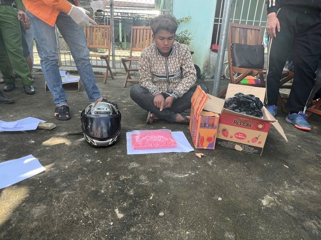 Bắt đối tượng người nước ngoài vận chuyển 18.000 viên ma túy qua biên giới