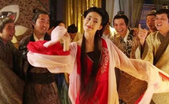 Vào thời cổ đại, không có sự giám sát, vì sao gái bán hoa 'thanh lâu' không dám bỏ trốn mà phải dùng tiền chuộc thân?