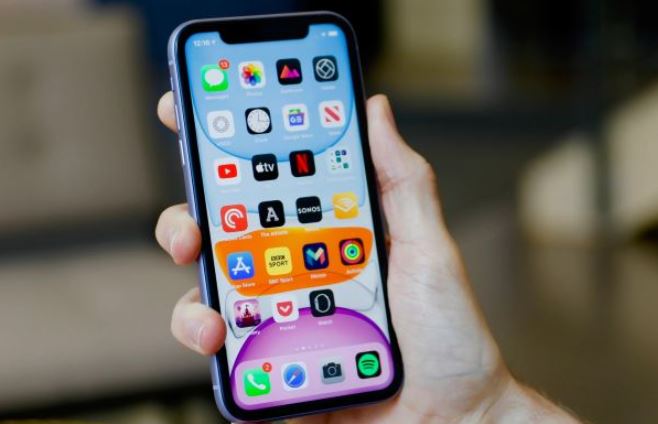 iPhone 11 v&#x1EAB;n s&#x1EB5;n h&#xE0;ng m&#x1EDB;i, khoan th&#x1EE7;ng s&#xE0;n r&#x1EBB; nh&#x1B0; cho, m&#x1B0;&#x1EE3;t t&#x1EDB;i m&#x1EE9;c 2023 v&#x1EAB;n b&#xE1;n trong top 10