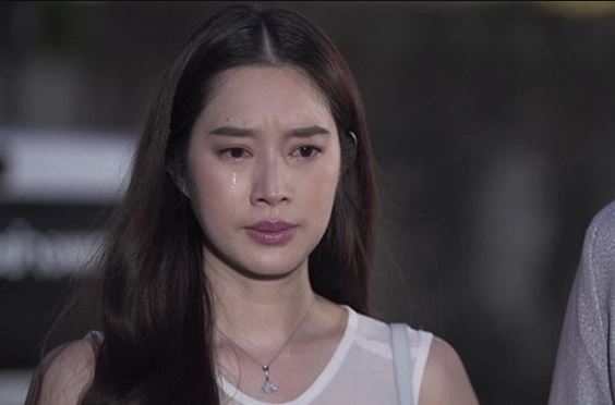 Sáng mở cửa, tôi bàng hoàng: Mẹ chồng cũ ngồi vạ vật cả đêm với yêu cầu không tưởng