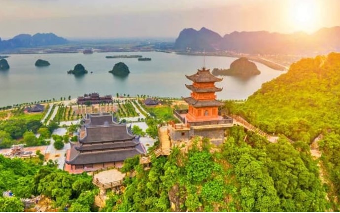 Ng&#xF4;i ch&#xF9;a l&#x1EDB;n nh&#x1EA5;t th&#x1EBF; gi&#x1EDB;i t&#x1ECD;a l&#x1EA1;c &#x1EDF; Vi&#x1EC7;t Nam, t&#x1ED3;n t&#x1EA1;i 1 lo&#xE0;i sinh v&#x1EAD;t qu&#xFD; hi&#x1EBF;m c&#xF3; kh&#x1EA3; n&#x103;ng phi th&#x1B0;&#x1EDD;ng