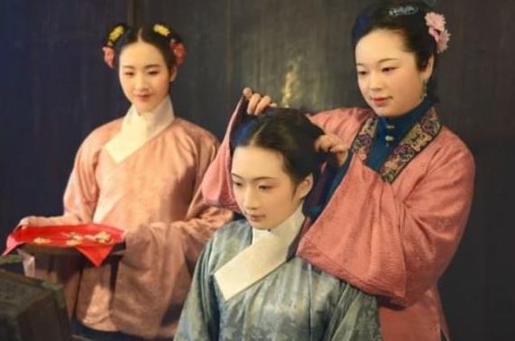 Cổ nhân có câu: 'Tối không chải đầu, sáng không kể giấc mơ', điều đó có nghĩa là gì?