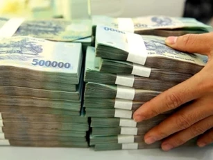 Tiền nhàn rỗi đổ vào ngân hàng đạt mức kỷ lục