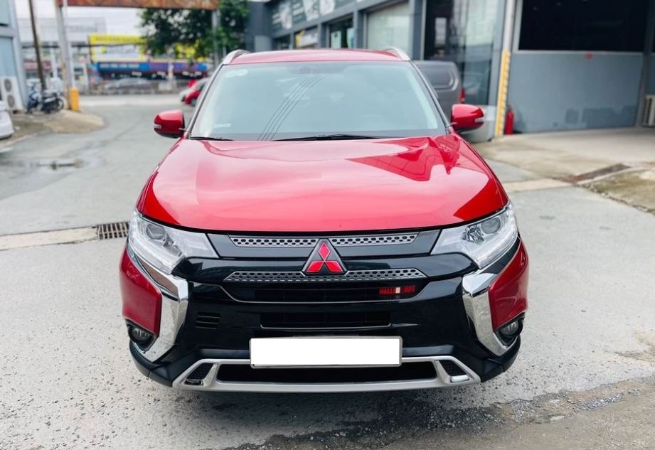 Sau 3 năm sử dụng, Mitsubishi Outlander lên sàn xe cũ với giá ngỡ ngàng