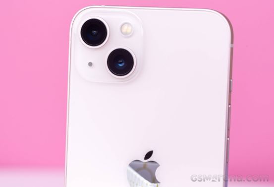 iPhone 13 hạ giá vô cùng hòa nhã, trang bị nhẹ nhàng nhưng từng khiến Galaxy S23 Ultra xuống hạng