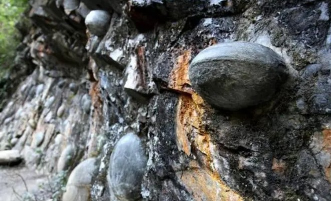 Bí mật ngọn núi kỳ lạ cứ 30 năm nó lại ‘đẻ’ một quả trứng đá! Các chuyên gia đều có lời giải thích hoàn hảo