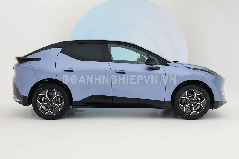 Xe hơi thiết kế ấn tượng, công suất 335 mã lực, giá ngang Hyundai Accent