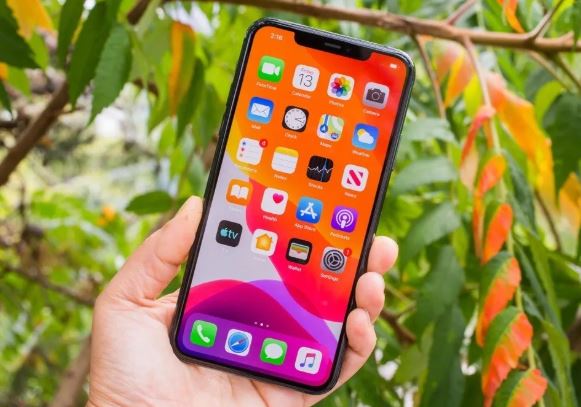 iPhone 11 Pro Max hạ giá mạnh, camera 3 mắt, màn OLED rẻ như bèo, xịn sò áp đảo cả iPhone 16