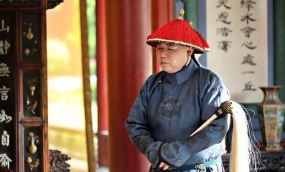 Lý do gây sốc của thái giám khi để quả ké đầu ngựa trong đế giày trong lúc phục vụ Hoàng đế và các phi tần