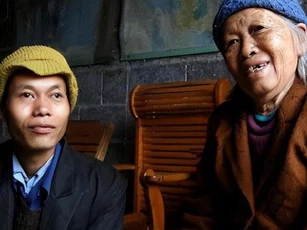 Chuyện tình "trái ngang" và lời hẹn thề kiếp sau của thanh niên 24 tuổi và cụ bà 71