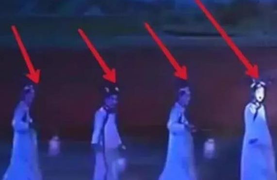 Năm 1992, 'bóng ma cung nữ' xuất hiện ở Tử Cấm Thành, dù biến mất sau 5 giây nhưng đã được ghi lại khiến du khách sởn gai ốc