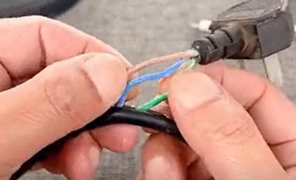 Mẹo tự sửa dây cắm bị đứt tại nhà: Dễ làm, tiết kiệm và bền hơn hàng mua