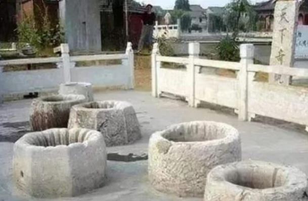 Trong Tử Cấm Thành có hàng trăm cái giếng nhưng không ai dám uống nước từ đó, sự thật quá tàn nhẫn