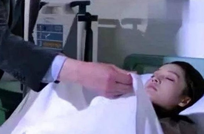 Tại sao lại phủ một tấm vải lên mặt người chết trong nhà xác? Không chỉ tránh sợ hãi cho người khác mà có sự khôn ngoan trong đó