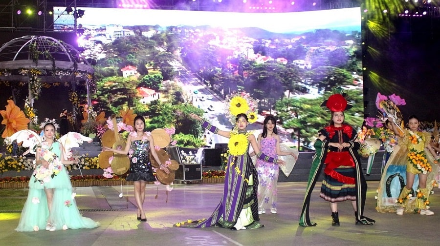 Đà Lạt rực rỡ sắc màu và âm nhạc trong đêm Canaval 'Hoa và Di sản'