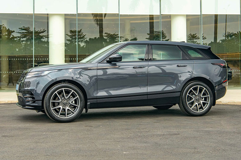 Ảnh thực tế Range Rover Velar 2025 tại đại lý, giá khởi điểm từ 3,7 tỷ đồng