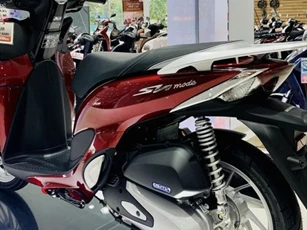 Giá xe Honda SH Mode 2024 tháng 12/2024 giảm cực mạnh: Rẻ gần ngang ngửa LEAD thu hút dân tình