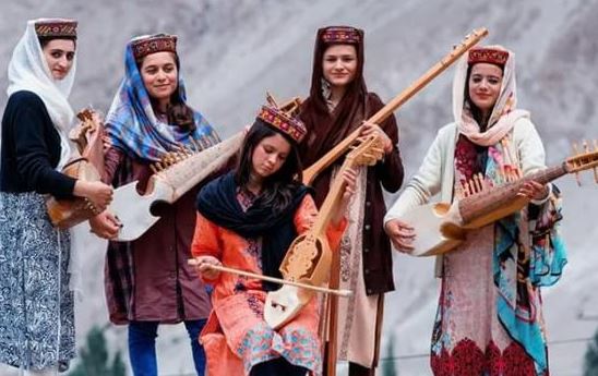 Khám phá bộ tộc có nhiều gái đẹp nhất thế giới, sống thọ đến 160 tuổi và phụ nữ ngoài 60 vẫn có thể sinh con