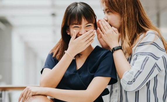 'Chim khôn tiếc lông, người khôn tiếc lời', người xưa dạy không sai. Ba điều tuyệt đối không thốt ra ngay cả với người ruột thịt