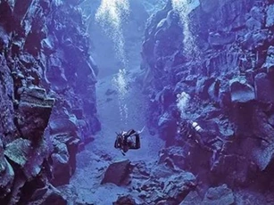 Xuất hiện 'sân bay thời tiền sử' dưới đáy biển nghi do người ngoài hành tinh tạo ra, có sinh vật lạ dưới đáy biển?