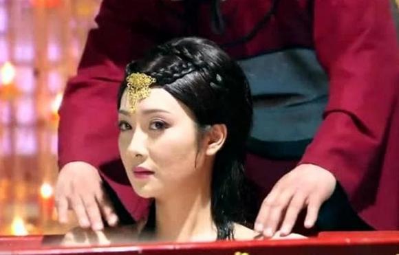 Ngày xưa, thái giám tắm cho thê thiếp là việc tốt, nhưng vì sao trong lòng họ lại đầy sợ hãi và ám ảnh không muốn nhớ tới?