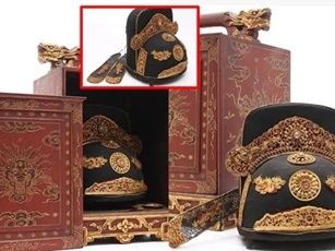 Cổ vật mũ quan triều Nguyễn còn nguyên vẹn đắt bậc nhất Việt Nam: Chốt gấp 1200 lần giá khởi điểm