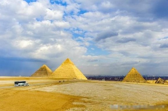 Điều kỳ diệu của các kim tự tháp Ai Cập cổ đại: Làm thế nào chúng có thể được xây dựng khổng lồ và tráng lệ như vậy?