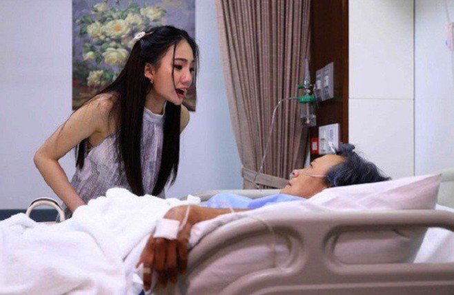 6 năm chăm mẹ chồng bị liệt được bà cho 2 căn nhà, nhưng những lời bà nói với tôi trước khi mất khiến tôi đau đớn