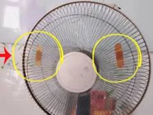 Dán miếng urgo lên quạt điện, không những thư giãn tinh thần còn đuổi được côn trùng