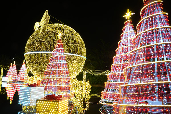 Nhà ga quốc tế sân bay Đà Nẵng lộng lẫy đón Giáng sinh 2024 và năm mới 2025