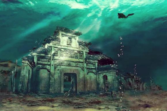 N&#x103;m 1995, ph&#xE1;t hi&#x1EC7;n m&#x1ED9;t th&#xE0;nh ph&#x1ED1; c&#x1ED5; b&#xED; &#x1EA9;n d&#x1B0;&#x1EDB;i n&#x1B0;&#x1EDB;c &#x1EDF; h&#x1ED3; Fuxian, th&#xE0;nh ph&#x1ED1; c&#x1ED5; b&#xED; &#x1EA9;n d&#x1B0;&#x1EDB;i n&#x1B0;&#x1EDB;c n&#xE0;y &#x1EA9;n gi&#x1EA5;u nh&#x1EEF;ng b&#xED; m&#x1EAD;t g&#xEC;?