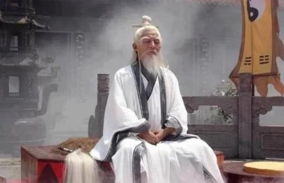 Ng&#x1B0;&#x1EDD;i c&#xF3; kh&#x1EA3; n&#x103;ng ti&#xEA;n tri nh&#x1B0; th&#x1EA7;n, s&#xE1;nh ngang Gia C&#xE1;t L&#x1B0;&#x1EE3;ng, nh&#xE2;n v&#x1EAD;t n&#xE0;y l&#xE0; ai?