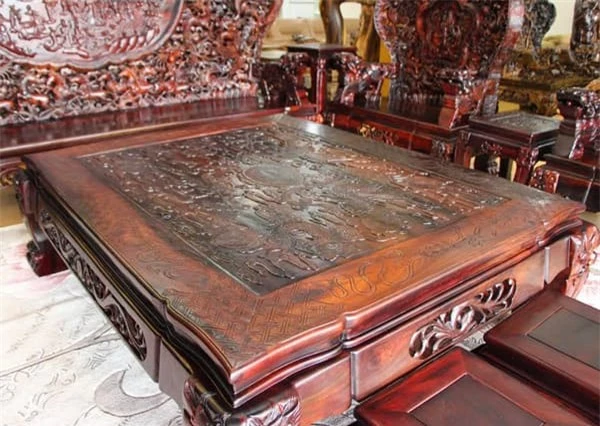 Bộ bàn ghế bằng gỗ sưa đắt nhất Việt Nam: Chạm trổ linh vật công phu, tinh xảo, trị giá 100 tỷ đồng 5 Bộ bàn ghế bằng gỗ sưa đắt nhất Việt Nam: Chạm trổ linh vật công phu, tinh xảo, trị giá 100 tỷ đồng 5