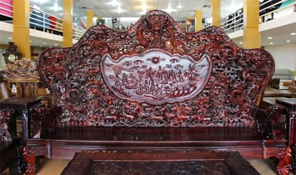 Bộ bàn ghế bằng gỗ sưa đắt nhất Việt Nam: Chạm trổ linh vật công phu, tinh xảo, trị giá 100 tỷ đồng 6 Bộ bàn ghế bằng gỗ sưa đắt nhất Việt Nam: Chạm trổ linh vật công phu, tinh xảo, trị giá 100 tỷ đồng 6