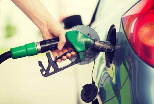 Bình xăng của ô tô cạn mức nào thì đi đổ xăng? Trên hoặc dưới vạch này, tuổi thọ của động cơ có thể giảm đi 10 năm