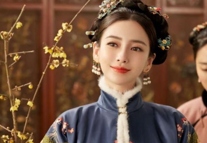 Đều gả cho Khang Hi, tỷ tỷ được phong làm Hoàng hậu và nàng trở thành Quý phi đặc biệt nhất của triều đại nhà Thanh