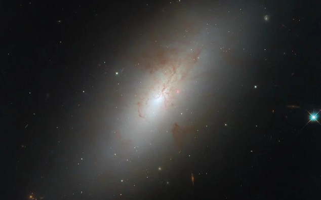 L&#x1ED9; di&#x1EC7;n si&#xEA;u v&#x1EAD;t th&#x1EC3; &quot;gi&#x1EEF;a 2 th&#x1EBF; gi&#x1EDB;i&quot; khi&#x1EBF;n NASA b&#x1ED1;i r&#x1ED1;i