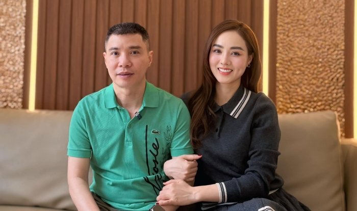 NSND Công Lý hết mực quan tâm khi vợ trẻ phải nhập viện khâu 15 mũi sau phẫu thuật khối u