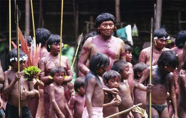 Bộ tộc Yanomami là bộ tộc mà bé trai mấy tuổi đã được coi là đàn ông?