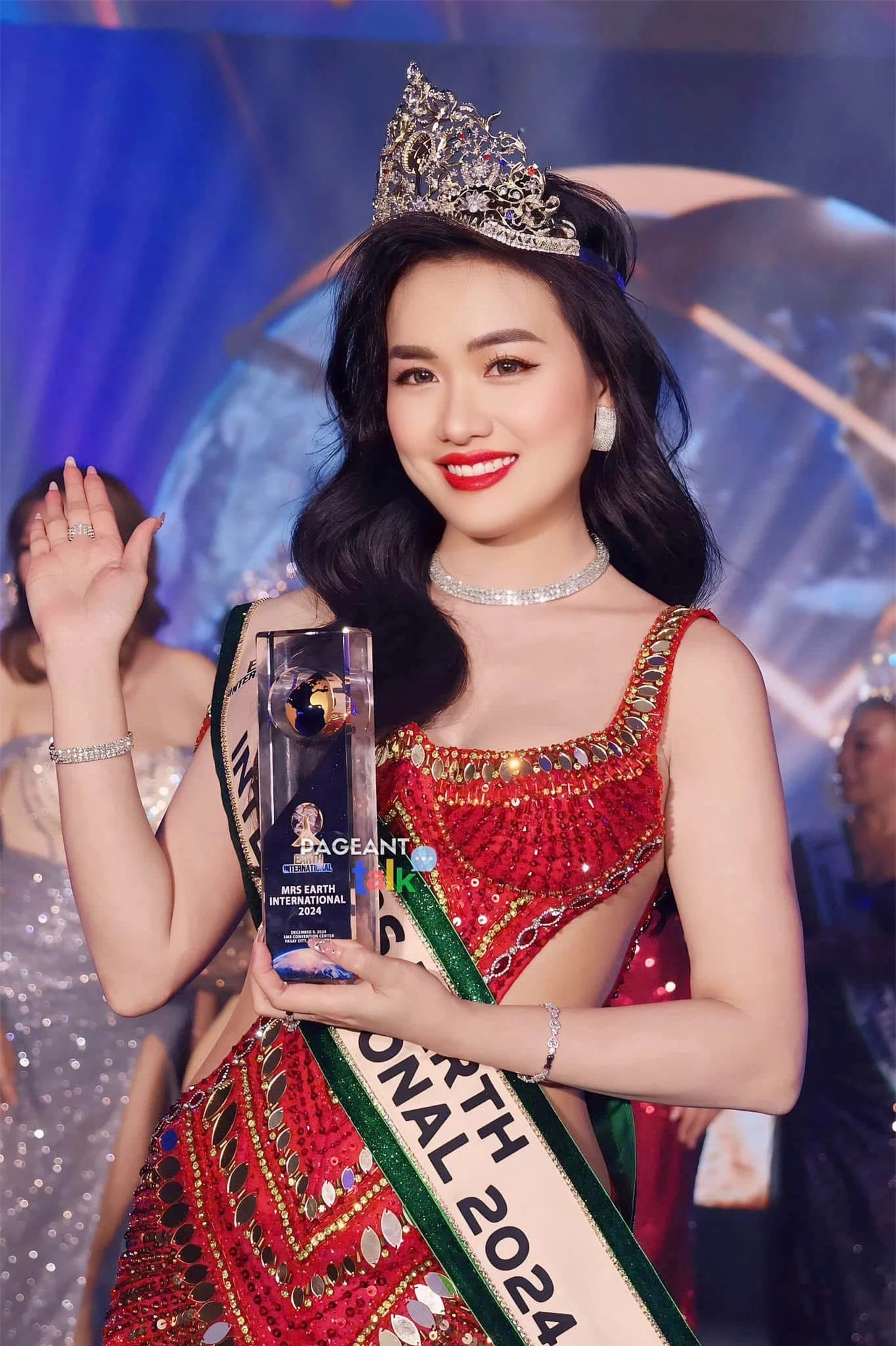 Vũ Thị Hoa - Chiến binh âm thầm đăng quang Mrs Earth International 2024 - Ảnh 5