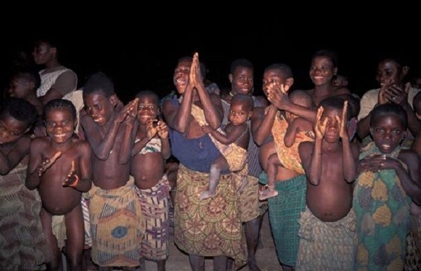 Thăm bộ tộc "siêu lùn" làm mẹ khi chỉ 9 tuổi