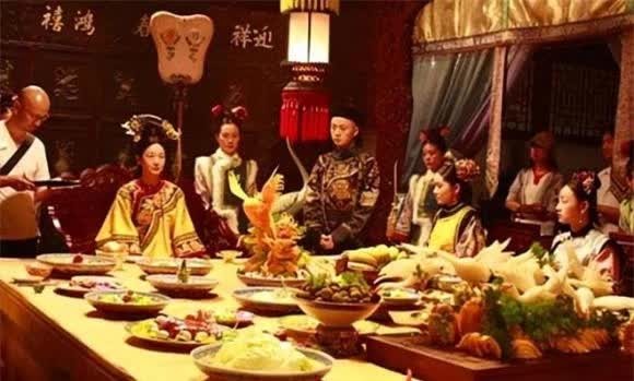 Cách xử lý đồ ăn thừa của hoàng đế Trung Hoa: Bán lại cho dân, ban tặng lại cho phi tần